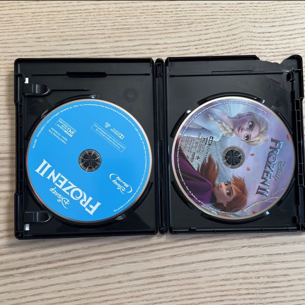 Frozen II 4K Ultra HD + Blu-Ray + Digital Code - Picture 3 of 5